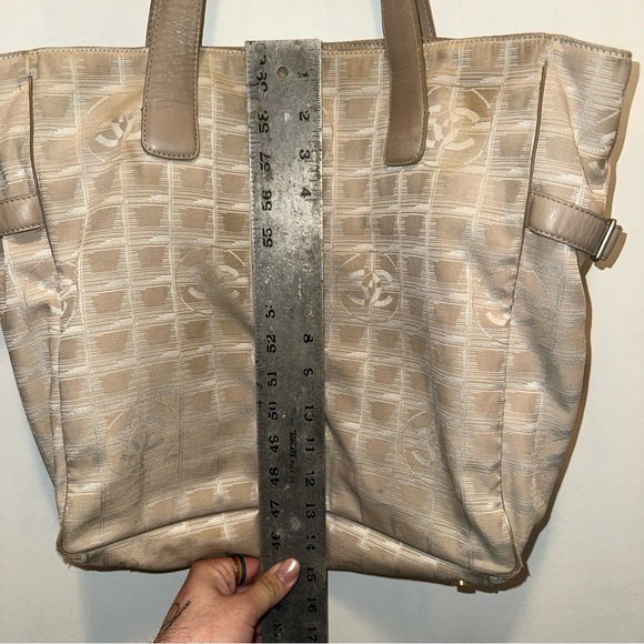 CHANEL Beige Checkered travel Tote Bag - Picture 10 of 16